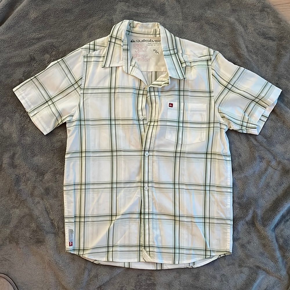Quiksilver Boys Short sleeve button down plaid shirt sz Medium NWOT